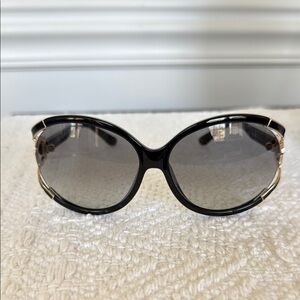 Elegant Black Sunglasses